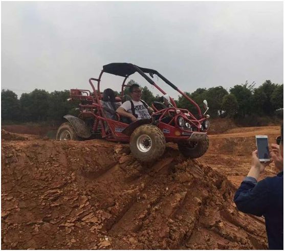 Off Road Buggy ve yan yana UTV Çin'in en büyük orman Park Jialong uluslararası Off-road Base XTM MOTO